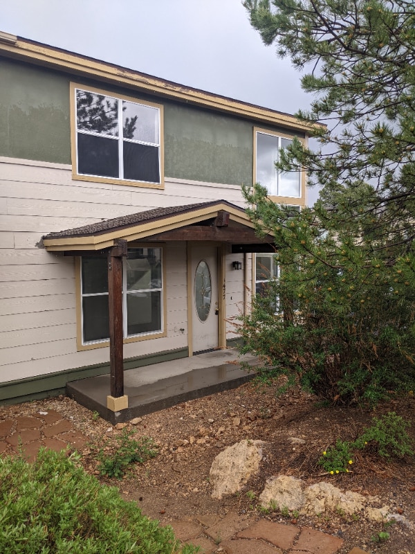 Building Photo - 1477 E Russ Way