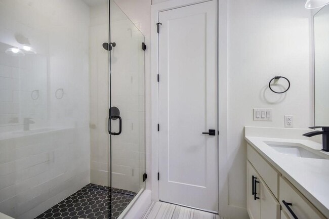 Building Photo - 607 W St Johns Ave