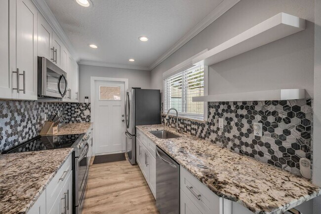 Building Photo - Renovated Spanish-Style 2/1 Beach Bungalow...