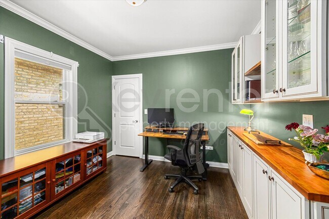 Building Photo - 4230 N Oriole Ave
