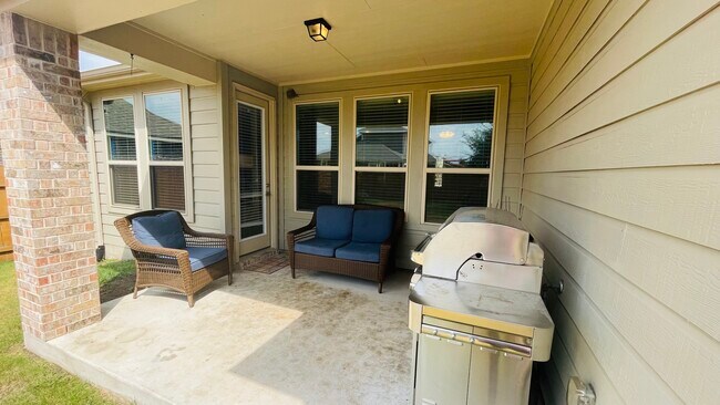 Extended porch with natural gas hook-up - 7108 Garnet Mill Ln