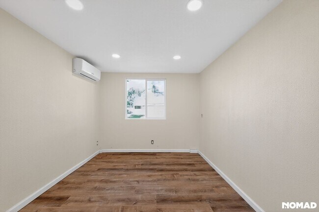 Building Photo - Bright & Modern 2-Bed Home with Ocean Glimpses in Prime Vista Location