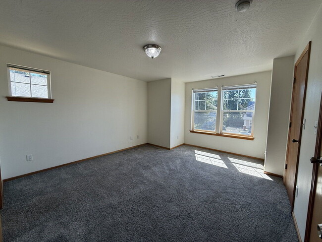 Building Photo - 6810 Aster St