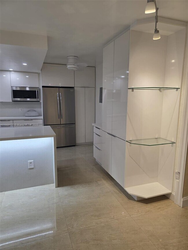 Building Photo - 3240 Mary St