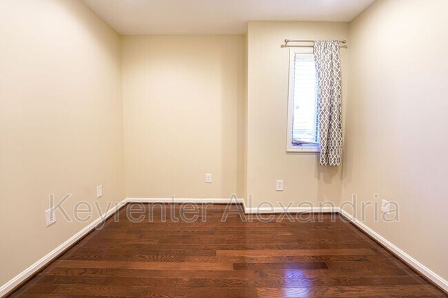 Building Photo - 1107 N Taylor St