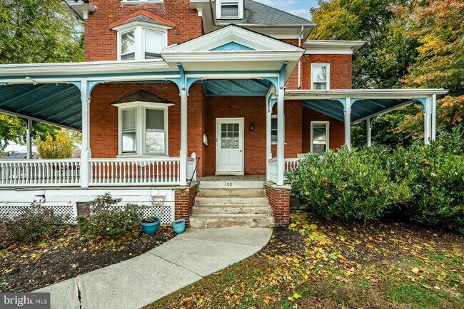 Building Photo - 300 N Penn St