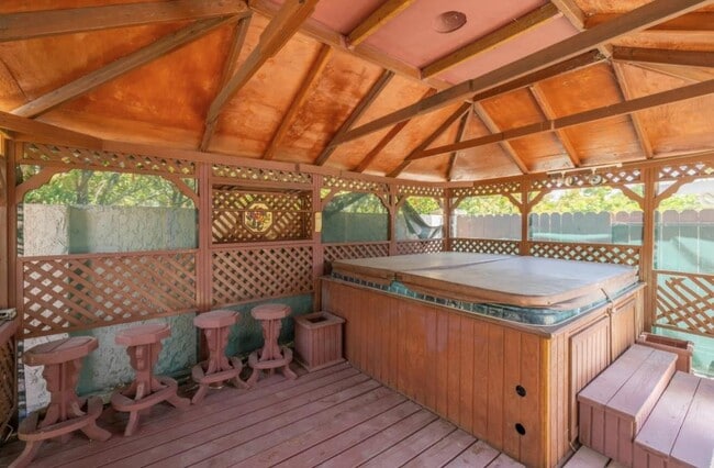 Building Photo - 2441 Johns Way