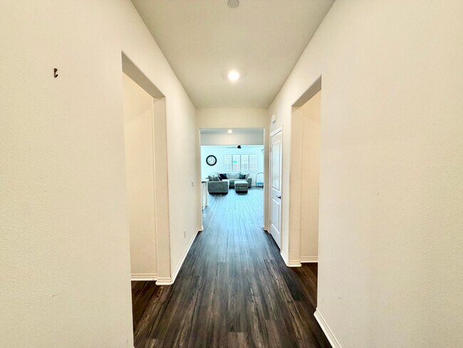 Building Photo - Spacious Heritage Lake Home with Solar & Main-Level Primary Suite