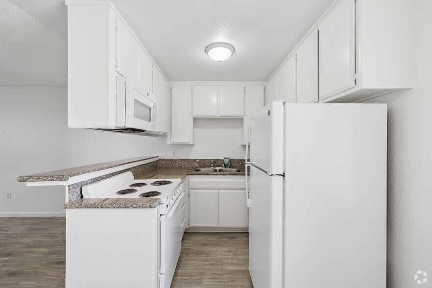 2BR, 1BA - 728SF - Kitchen - Pine Ridge Apartments