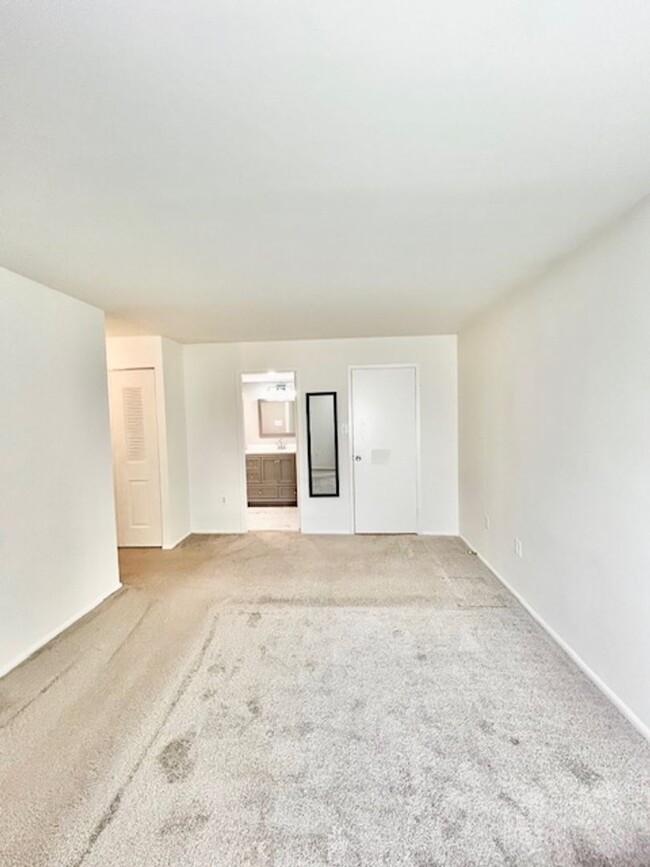 Building Photo - Welcome to your hidden Oasis!