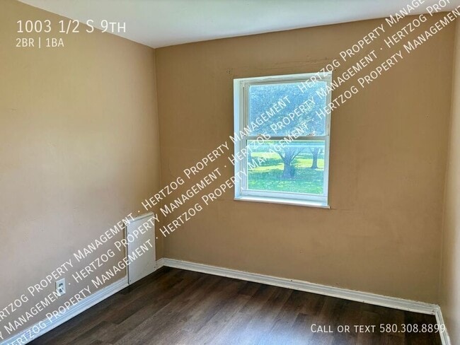 Building Photo - 1003 1/2 S 9th-