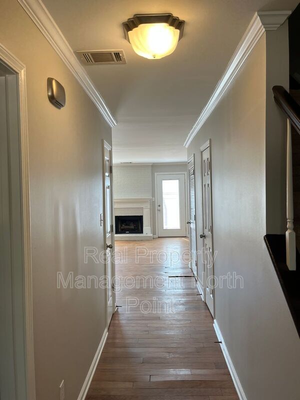 Building Photo - 585 Wedgewood Dr