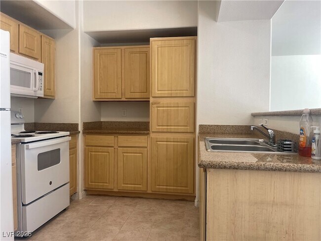 Building Photo - 8000 W Badura Ave