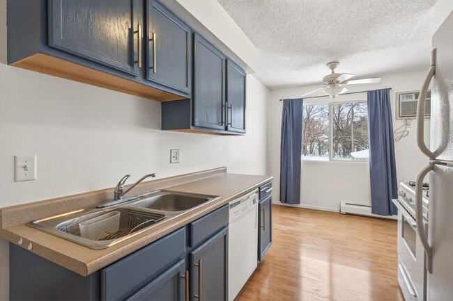 Building Photo - Rosco Apts- 2740