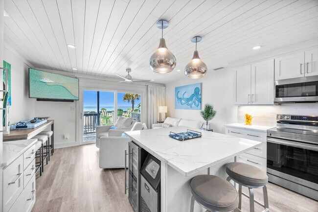 Building Photo - 17735 Front Beach Rd