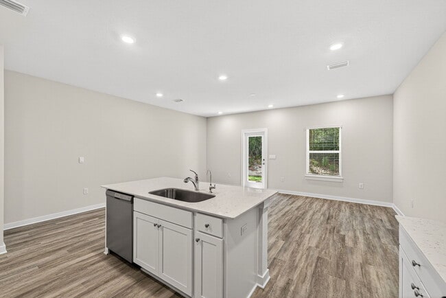 Building Photo - 51 S Main Deck Dr