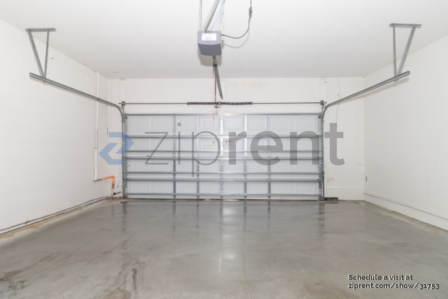 Building Photo - 210 Merry Brook Cir