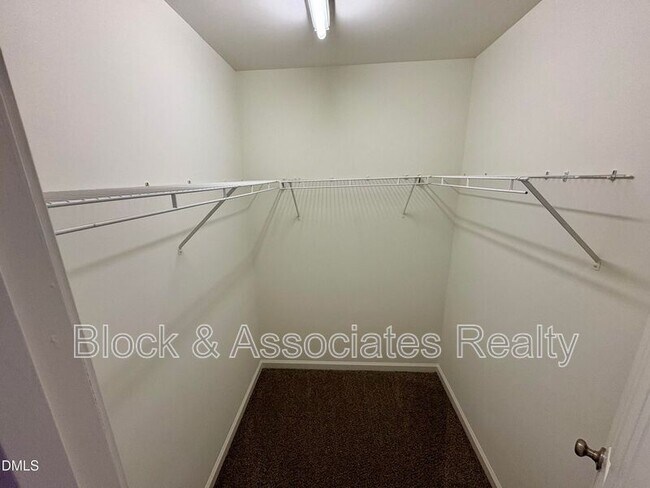 Building Photo - 255 Plaza Dr
