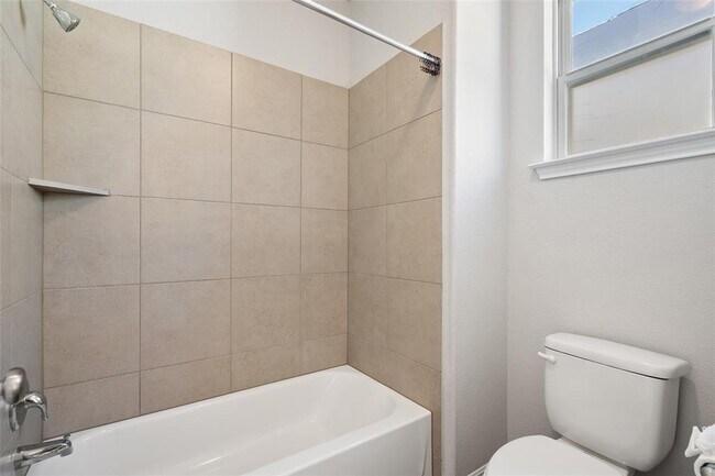 Building Photo - 2909 Zelma Dr