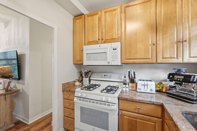 Building Photo - Bright Alexandria Condo with Private Patio & Community Pool!
