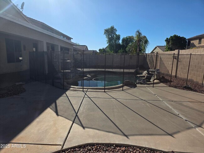 Building Photo - 1162 E Springfield Pl