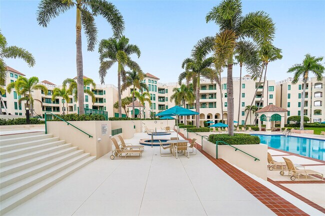 Building Photo - 100 SE 5th Ave