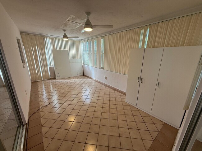 Building Photo - 6805 NW 75th Dr