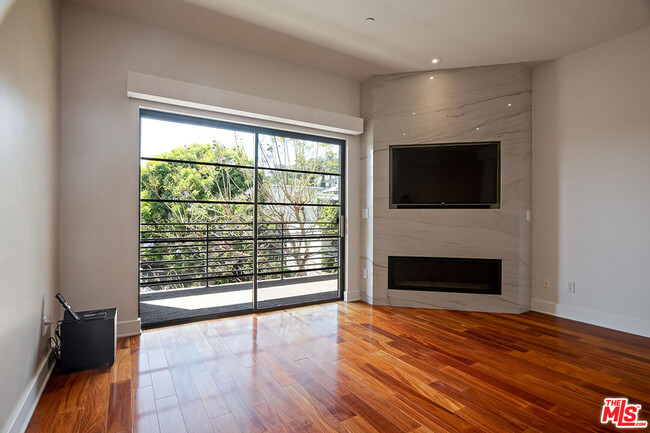 Building Photo - 8788 Shoreham Dr