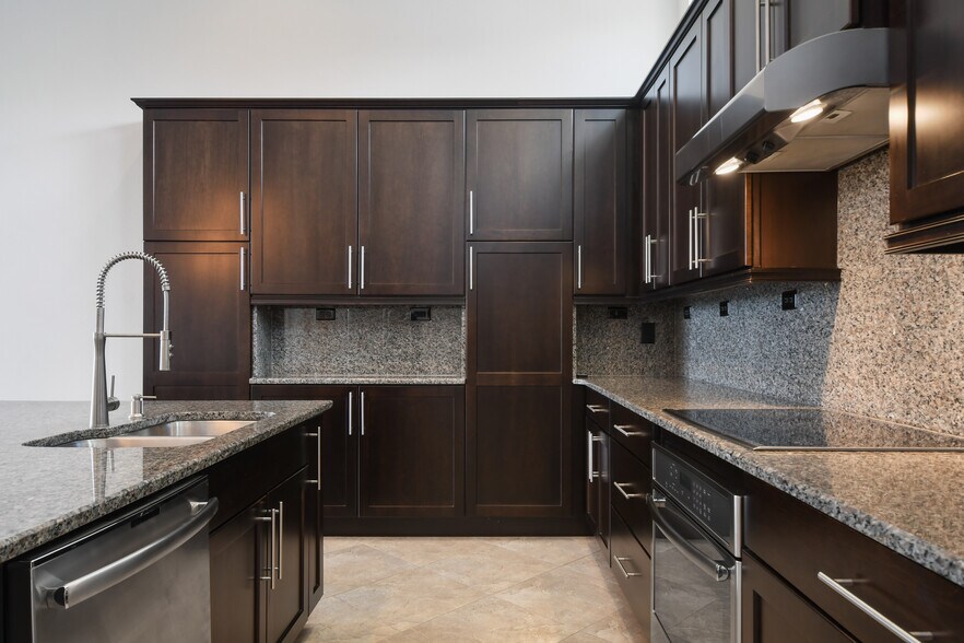 Building Photo - 13787 Benavente Ave