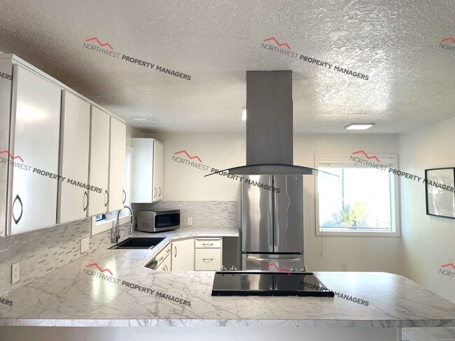 Building Photo - STATUS:  AVAILABLE | R136B | $2195.00