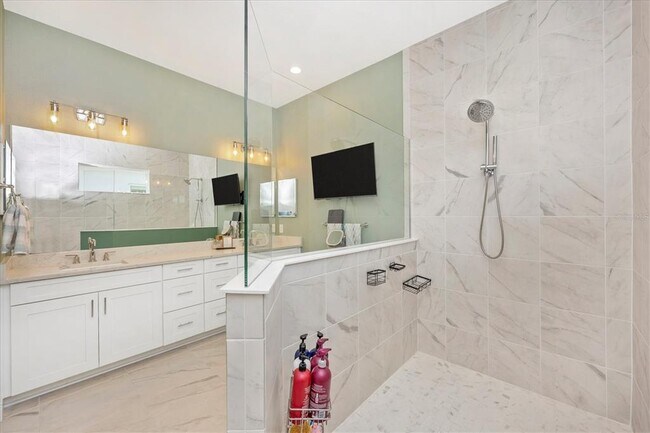 Building Photo - 18805 Valleta Ave