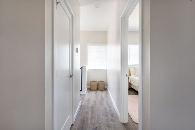 Building Photo - Spacious turfed yard!