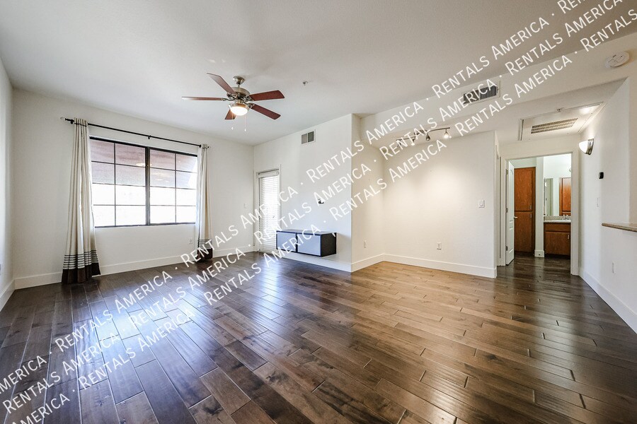 Building Photo - 5302 E Van Buren St