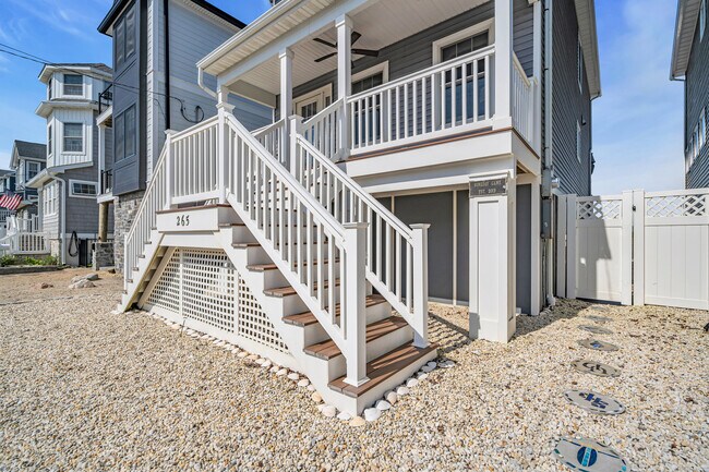 Building Photo - 265 1st Ave