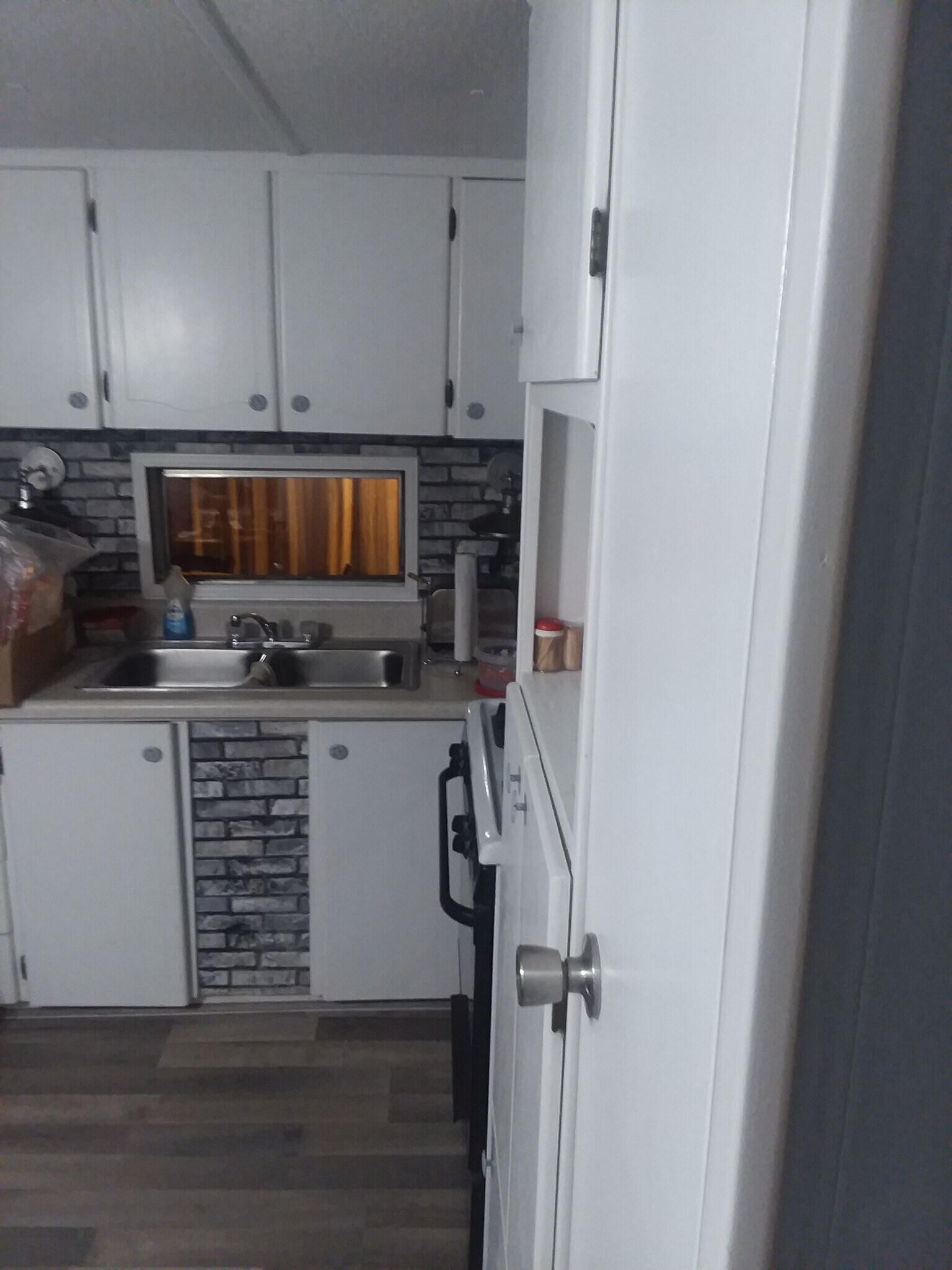 same room! - 30424 Francis St