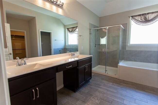 Building Photo - 5826 Euclid Loop