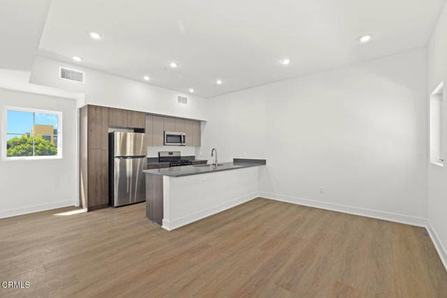 Building Photo - 834 N Fair Oaks Ave