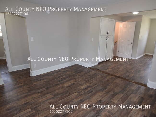 Building Photo - 643 E Archwood Ave