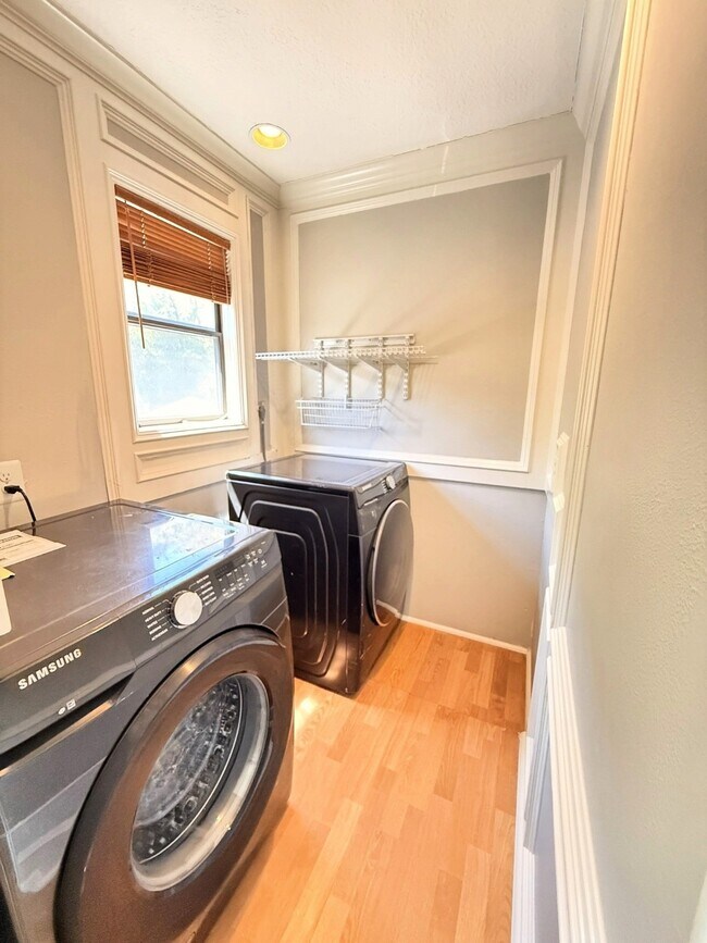 Building Photo - 2906 Deer Creek Dr