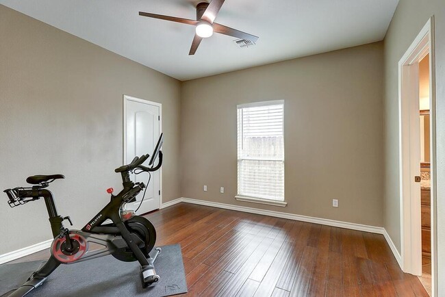 Building Photo - 15134 Barataria Dr