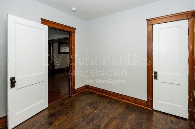 Building Photo - 3131 W 58th St