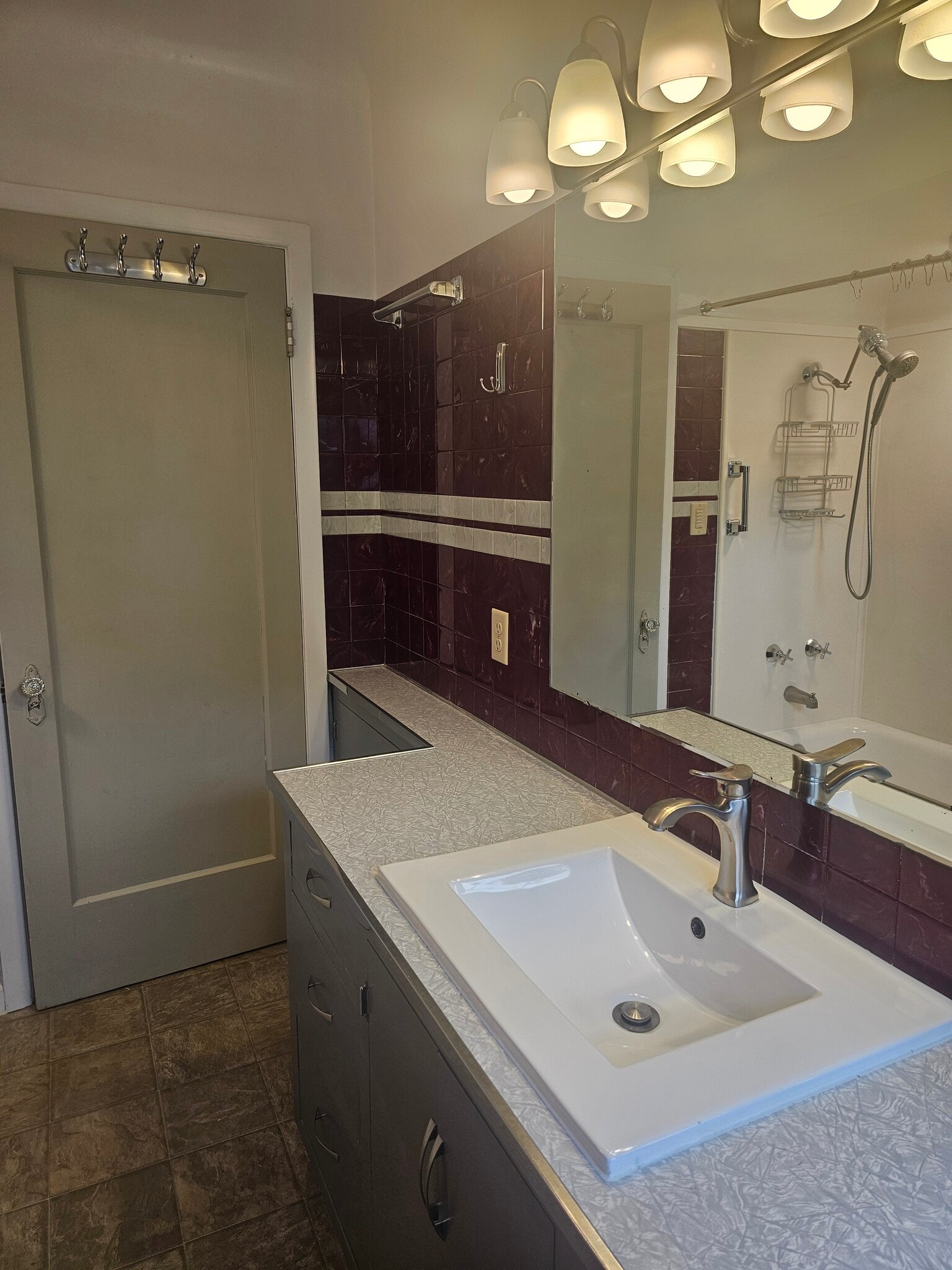 Building Photo - 6613 N Amherst St