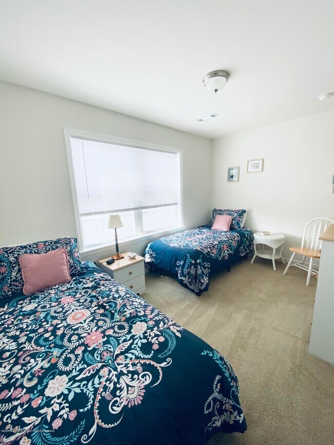 Building Photo - 1402 C St