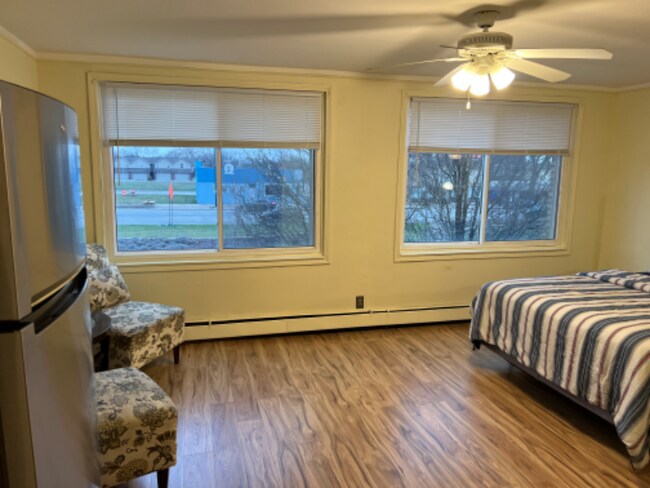 Building Photo - 1678 Fort St