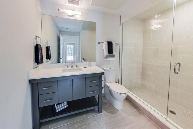 Building Photo - Gorgeous 2 bedroom 2 bath condo just steps from Columbia Hgts center $3,550