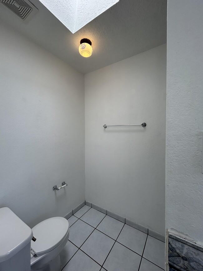 Building Photo - 6101 Equestrian Dr NW