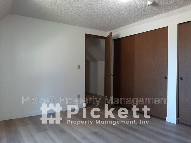 Building Photo - 770 NW Apple Blossom Loop