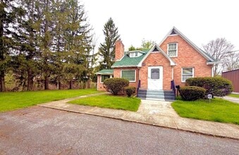 Building Photo - 99 Castle Creek Rd