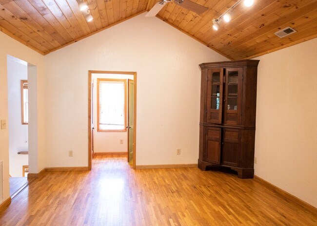 Building Photo - Spacious Home in Sugar Grove With Easy Access to Boone