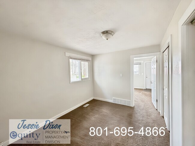 Building Photo - 940 Kiesel Ave